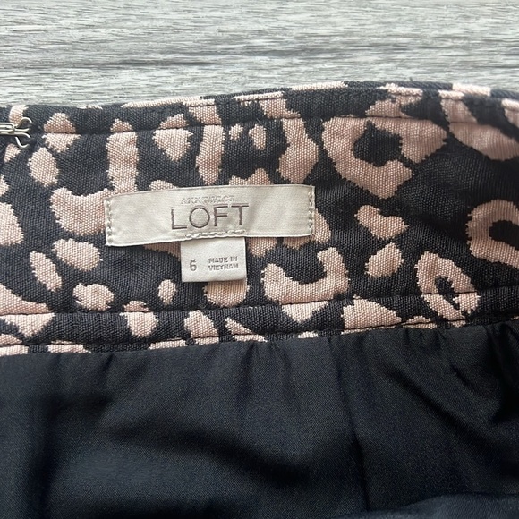 LOFT Leopard Print Pencil Skirt Size 6 - Picture 3 of 7